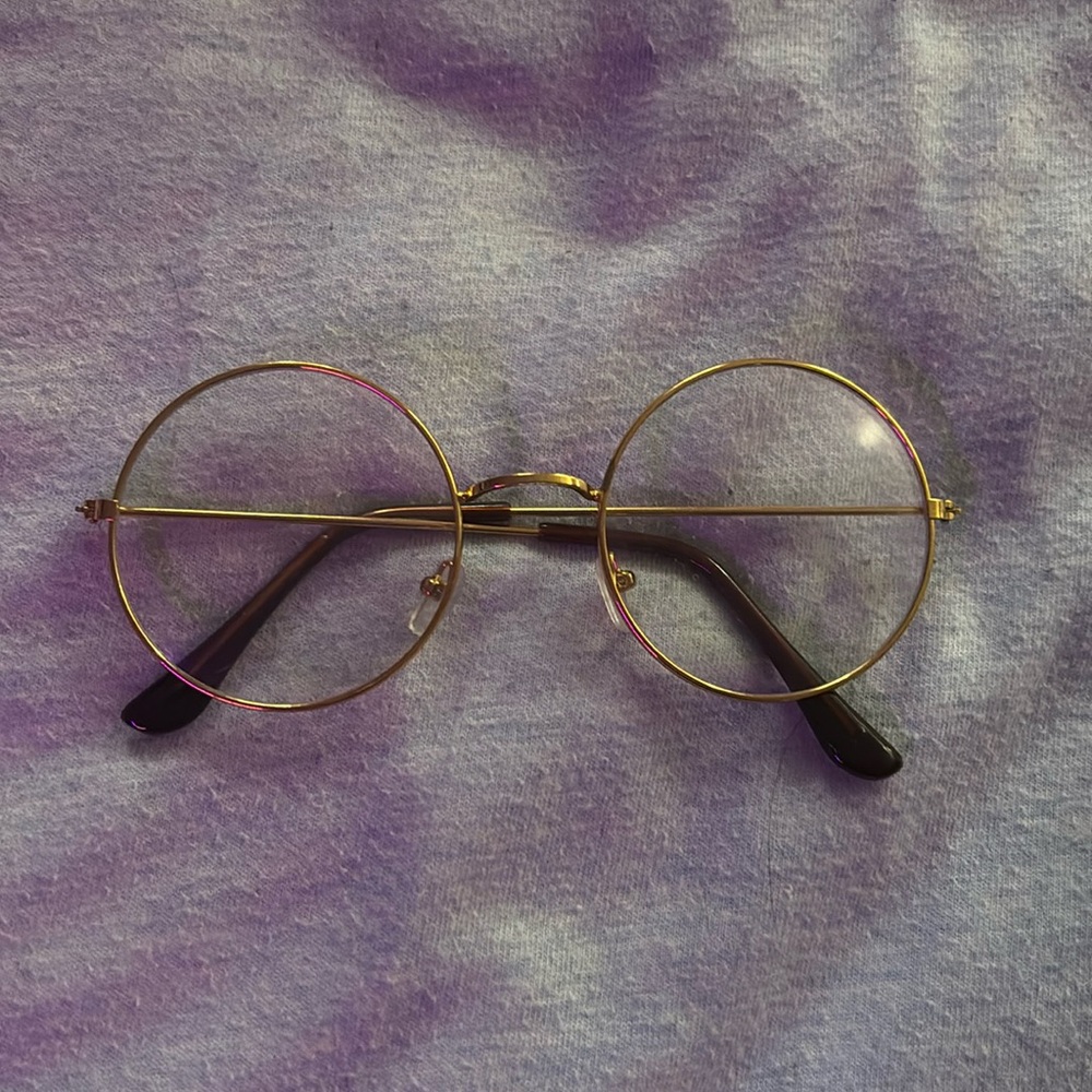 Glasses (not a prescription ofc)